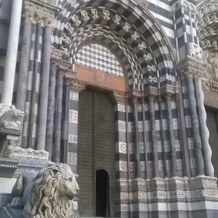 La Casa Accanto Al Duomo Genua